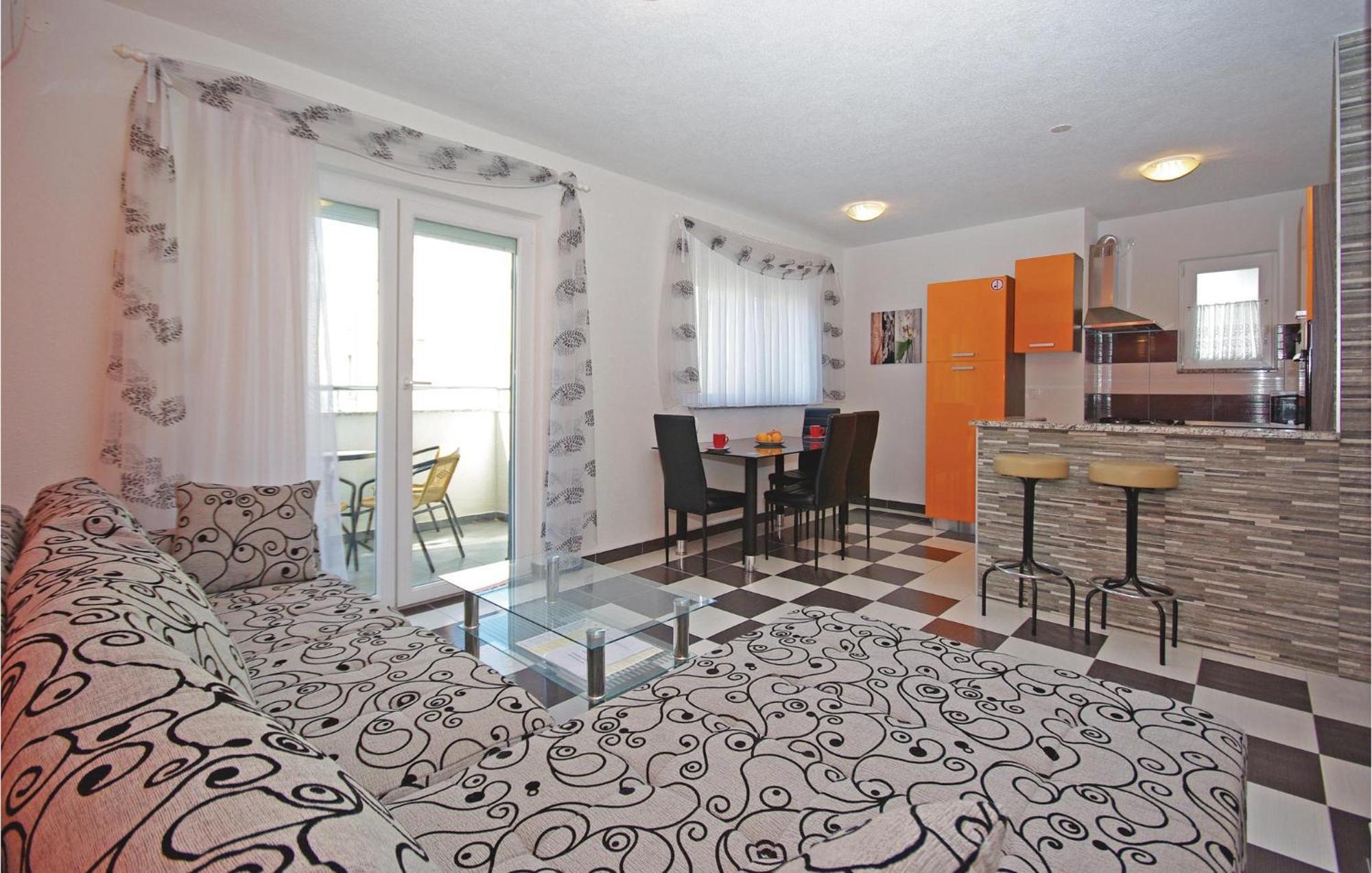 Gorgeous Apartment In Makarska With Wifi Eksteriør billede